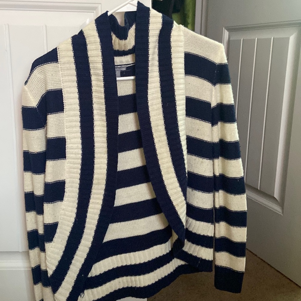 This cute and cozy jacket for sale 🥰 fits very nice